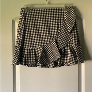 Ruffled b/w checkered skirt